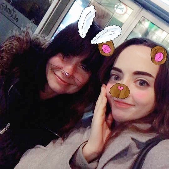 Hanging out with my friend @reonsoresque 😊