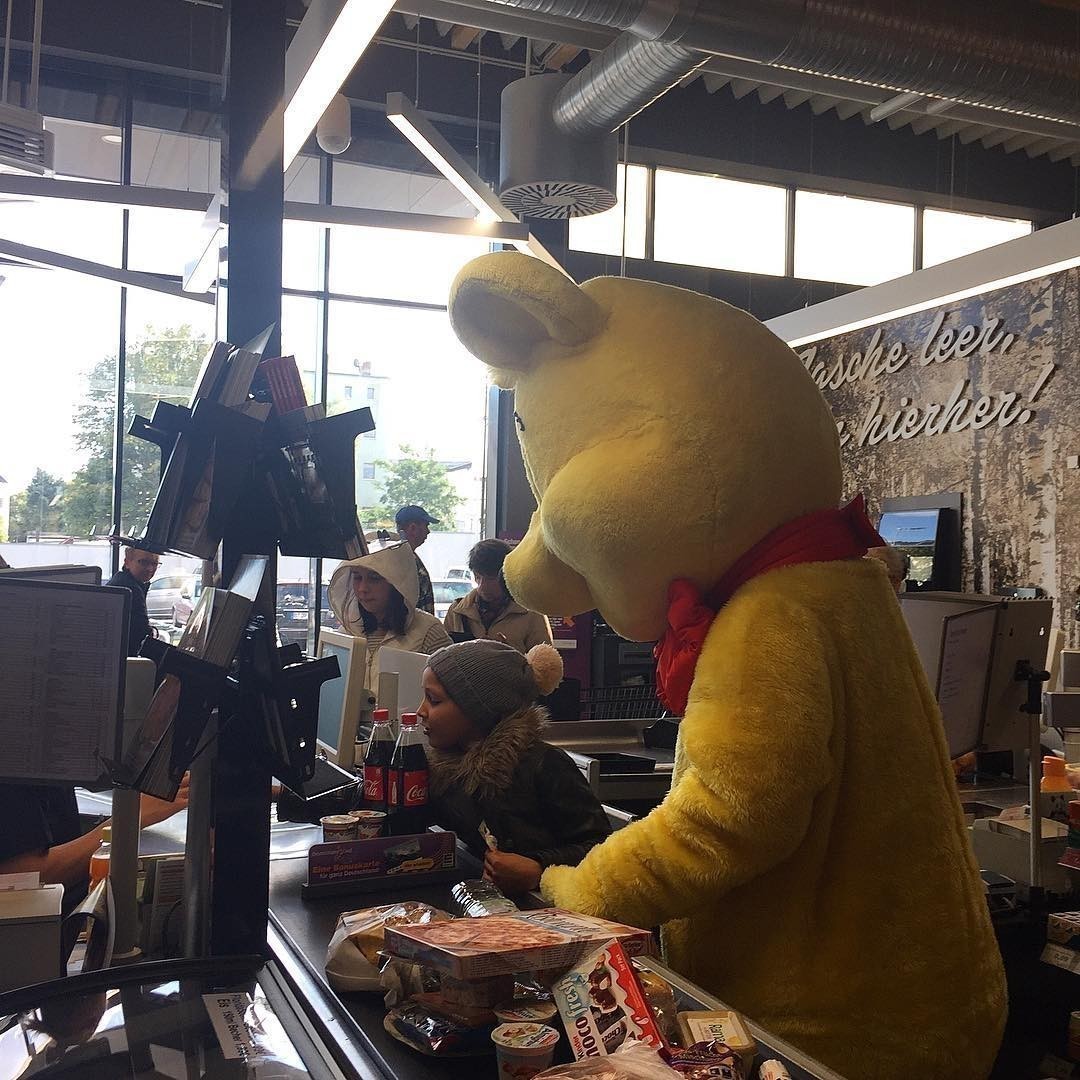 Look who was shopping infront of me …. #haribo