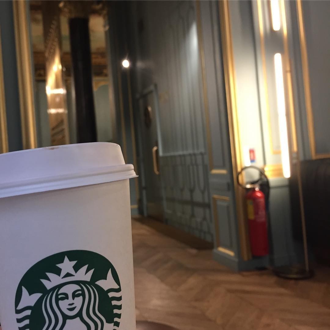 Coffee break in the most Starbucks-unlikely interior styled shop in the World: at Opera Paris. PS: see an impression in my InstaStory.