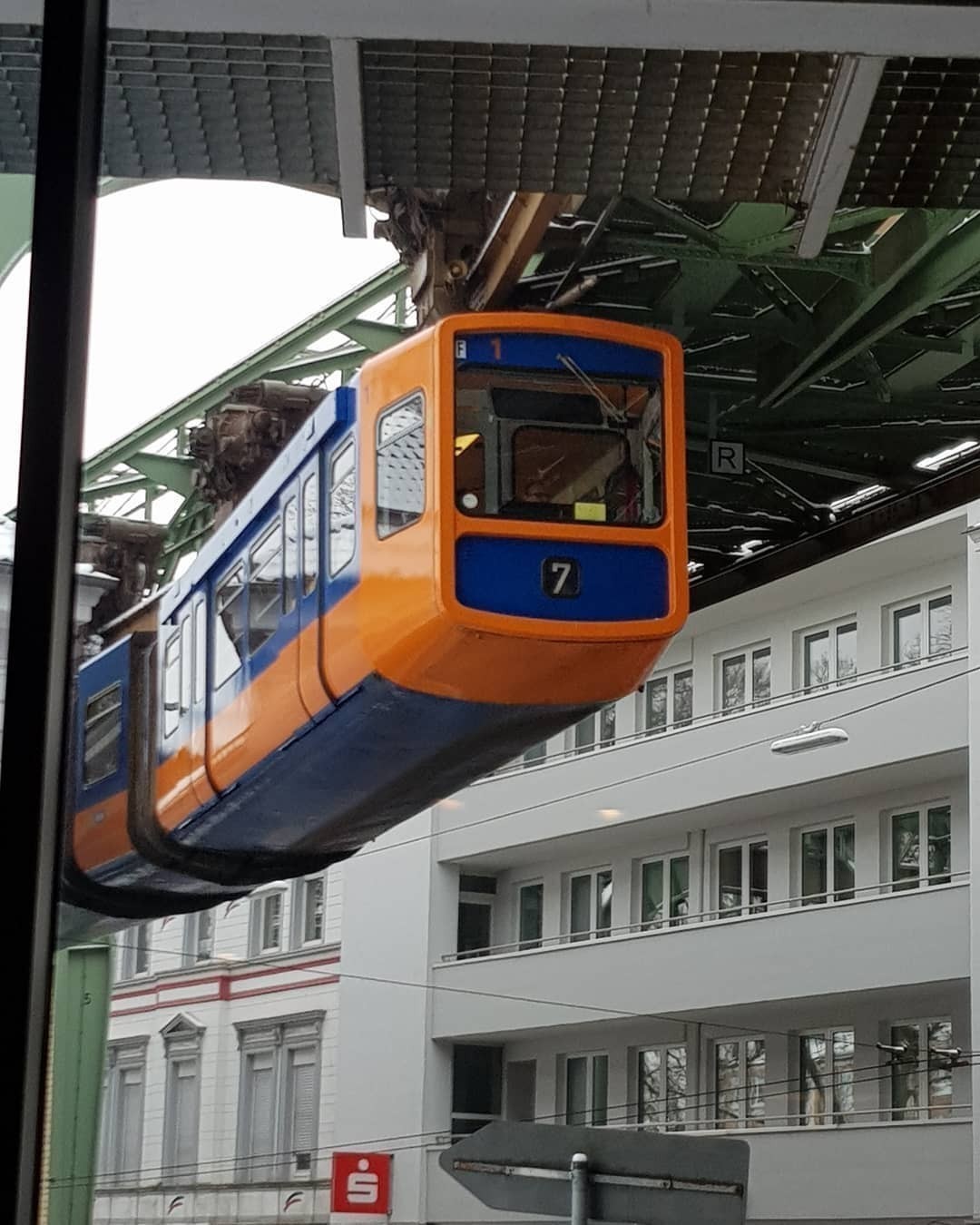 Wuppertaler #Schwebebahn… There is snow 🌨 here 😱… 20 degree difference to only like a day ag