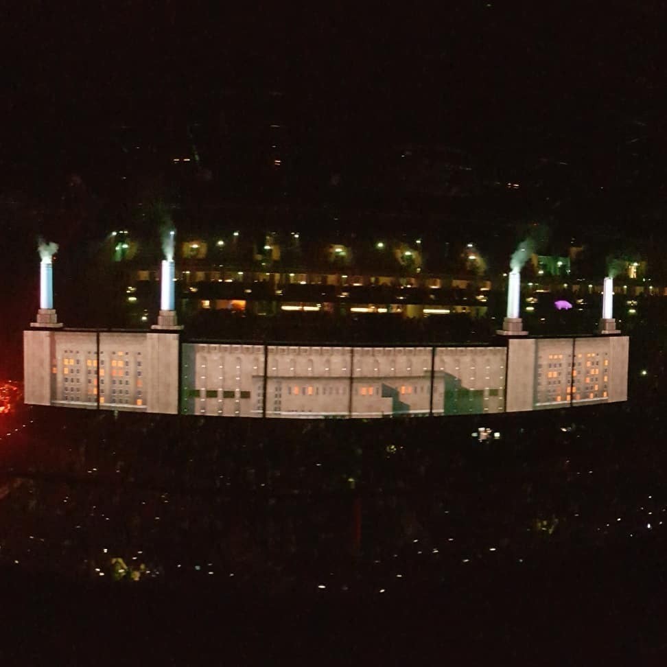 Wow interesting stage feature reaching across the audience. #PinkFloyd