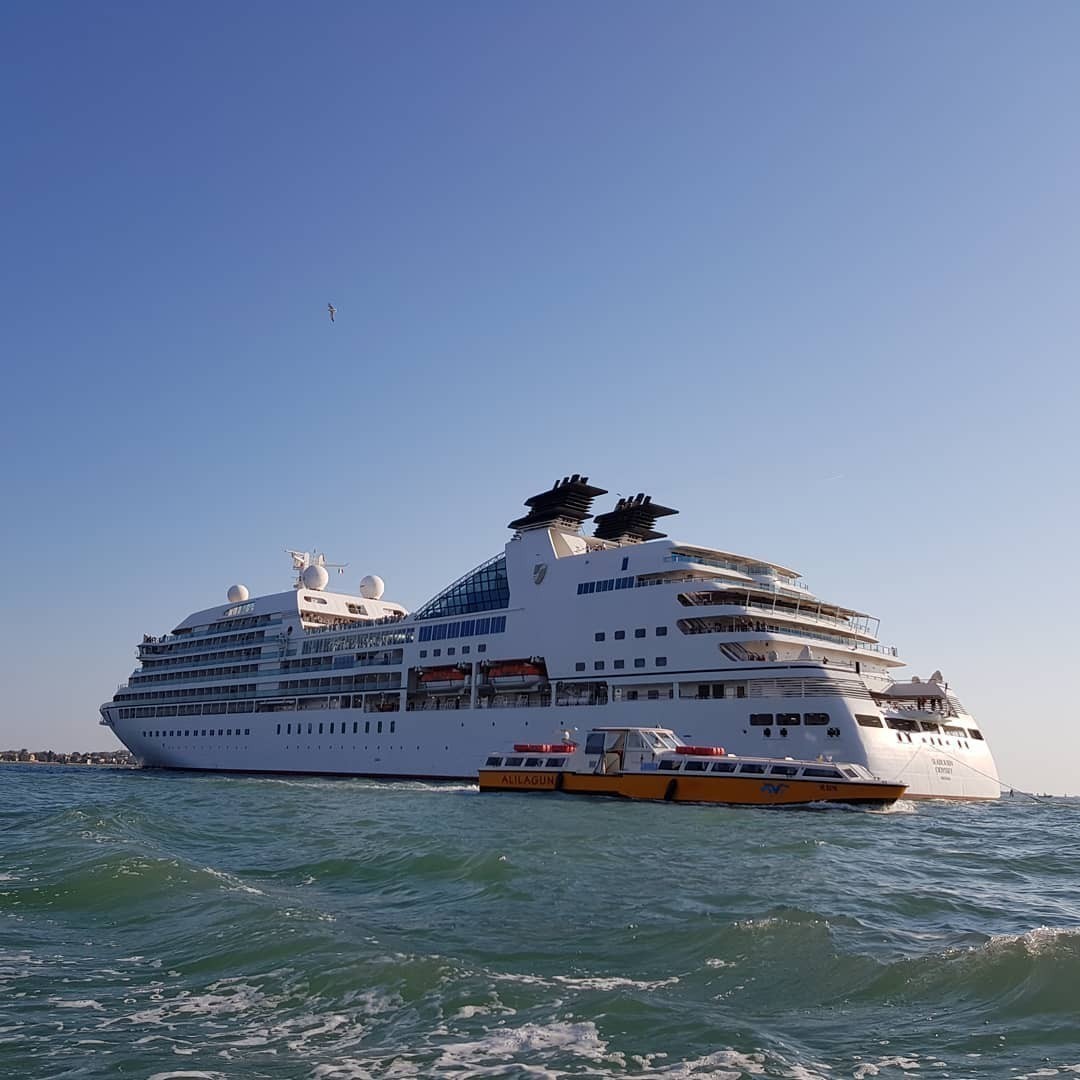 Those #CruiseShips are crazy…