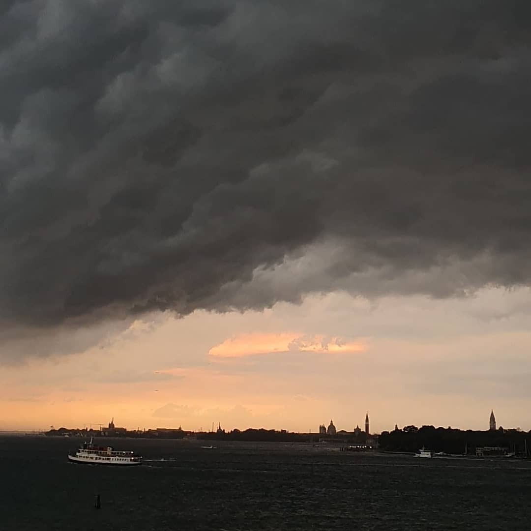 Tonight’s amazing view over the lagoon…