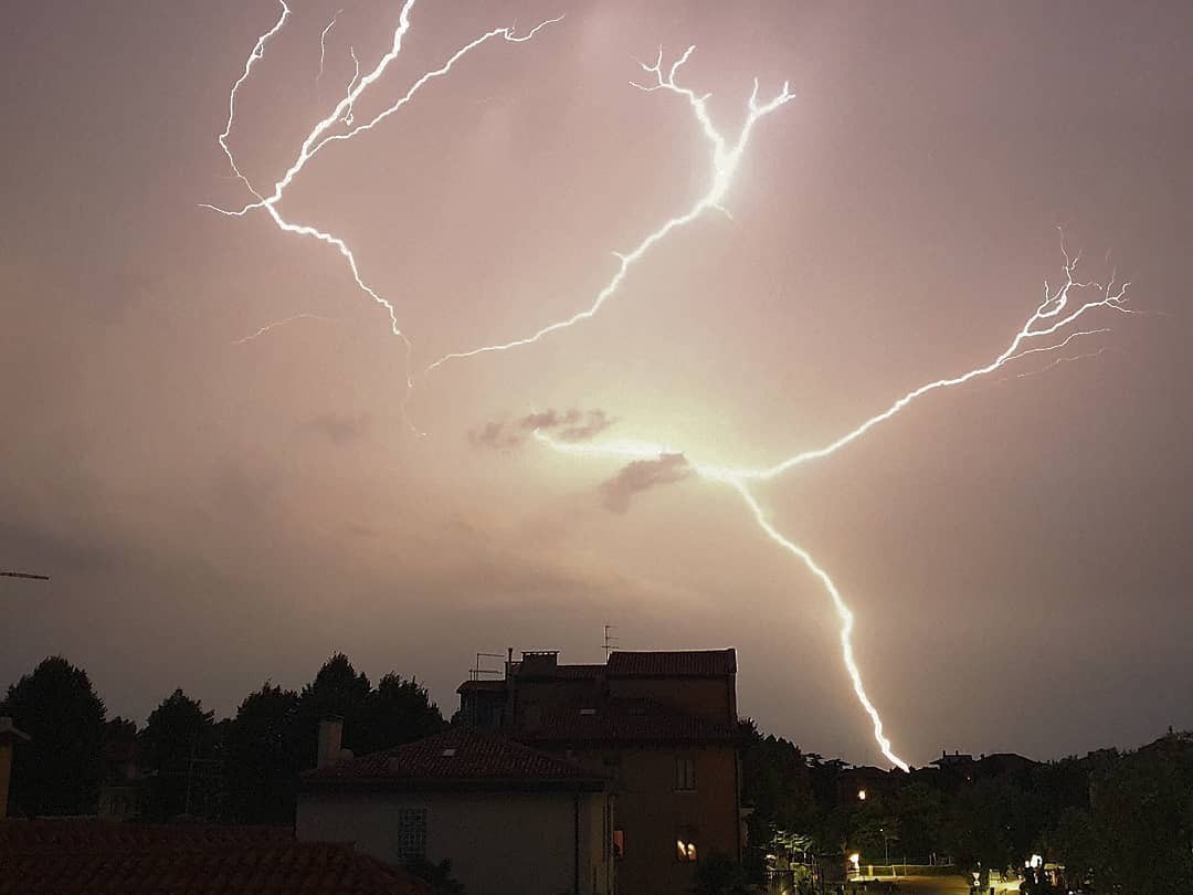 What an amazing lightshow… #Lightening