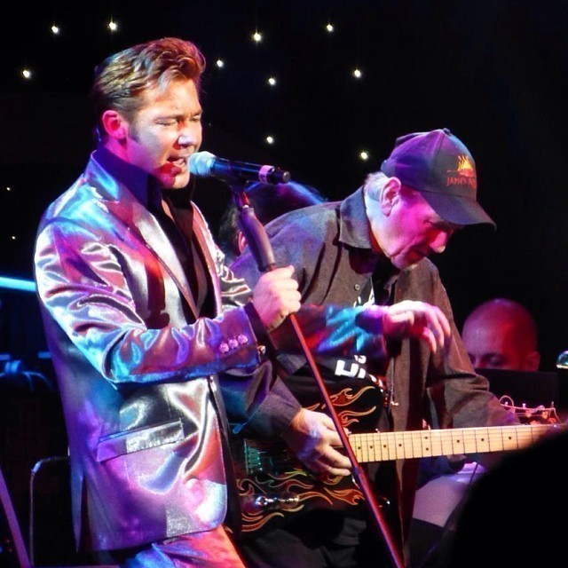 Dennis Jale performing with @elvispresley ‘s original guitarist: James Burton at last nights show in Berlin.