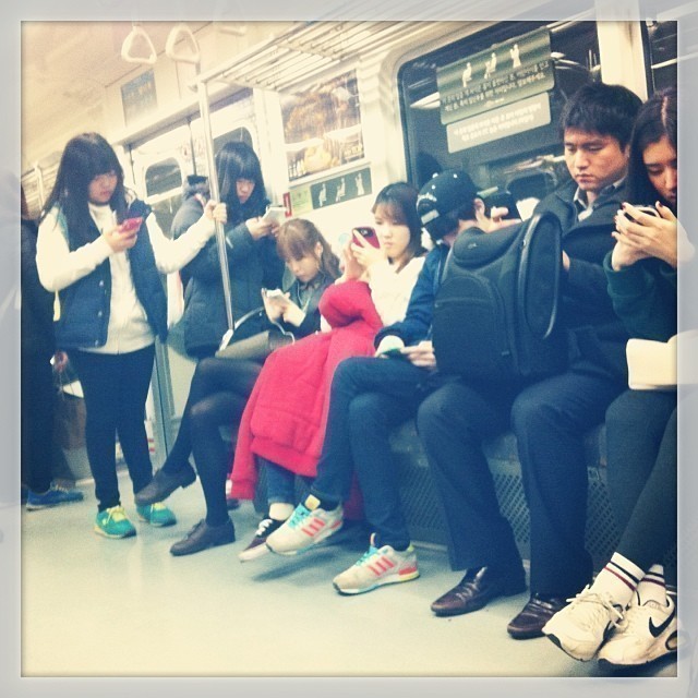 Here in the train everyone is on the phone…. #seoul