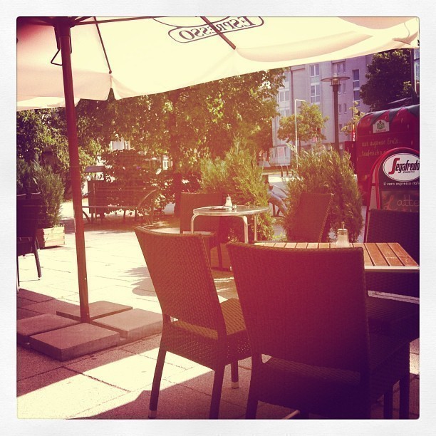 Sunshine, coffee, shopping = good day :-)
