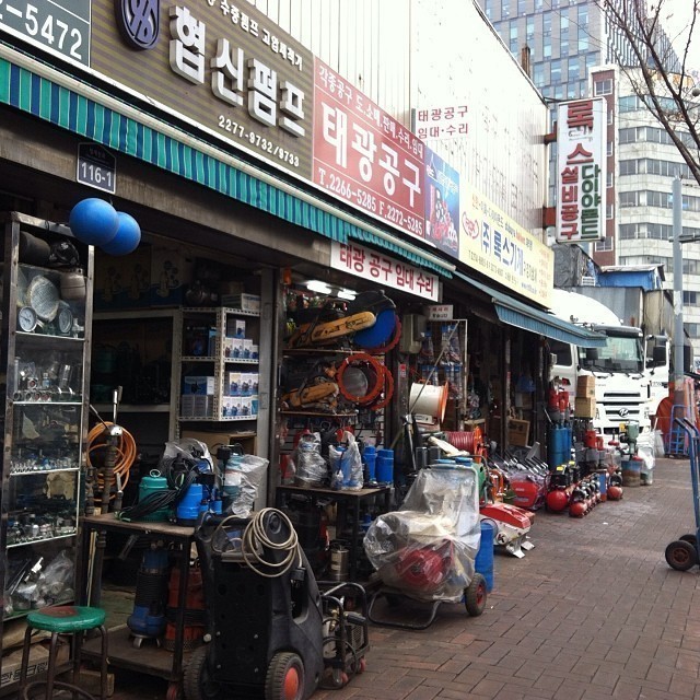 There is a whole quarter with streets and streets lined up with small DIY stores. #seoul