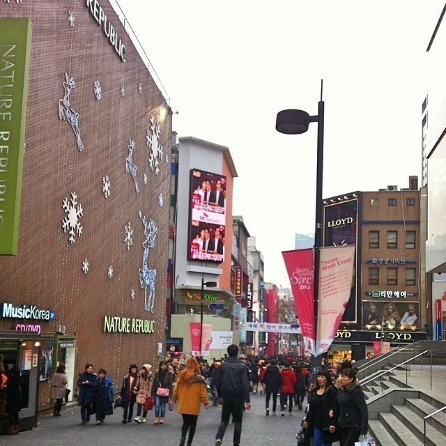 Welcome to the Shopping District :) #seoul