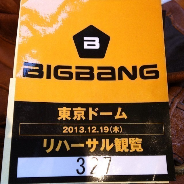 Wow fantastic baby – how cool was that. Just came out of the soundcheck … The guys were right in front of me. Three full songs and loads of chatting.