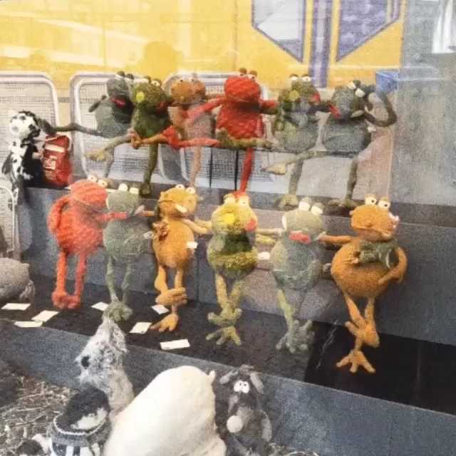 [Video] AND Now ….. Dancing Frogs.