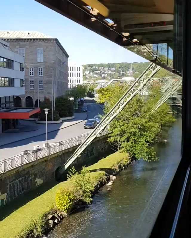 [Video] Es schaukelt 😂🤣😀 #Schwebebahn