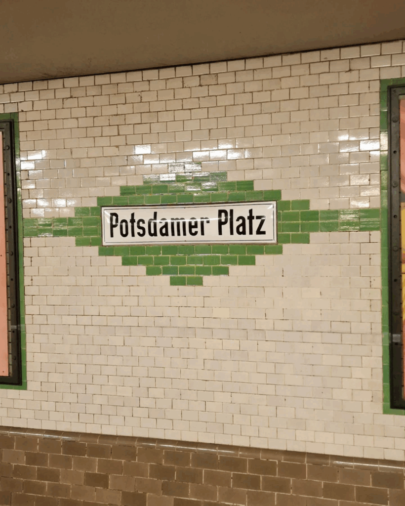 Potsdamer Platz – Berliner U-Bahn | #Berlin #subway

#weilwirdichlieben #Berlin #Photography #BerlinPhotography #photooftheday #city #travel #urbanlife #UrbanPhotography