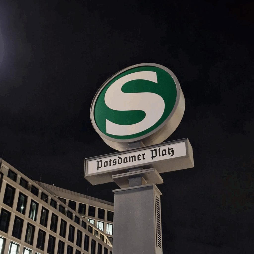 #PotsdamerPlatz

#Berlin #Germany #photography #BerlinPhotography #photooftheday #city #travel #urbanlife #UrbanPhotography