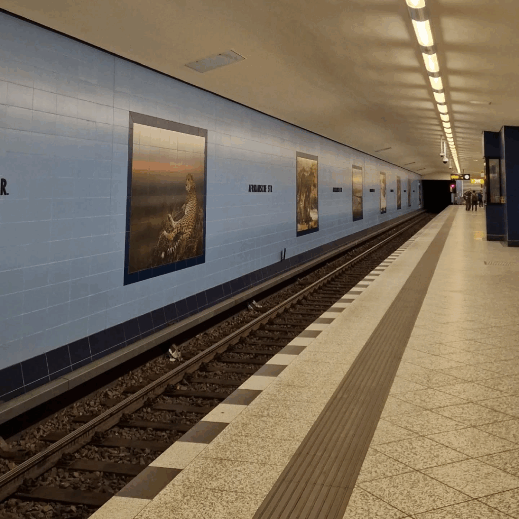 Berlin U-Bahn Afrikanische Straße ¦¦ #Berlin #subway Station named African Street and decorated with photography of Africa 📸

#Berlin #Germany #photography #BerlinPhotography #photooftheday #nature #city #travel #urbanlife #NaturePhotography #UrbanPhotography
