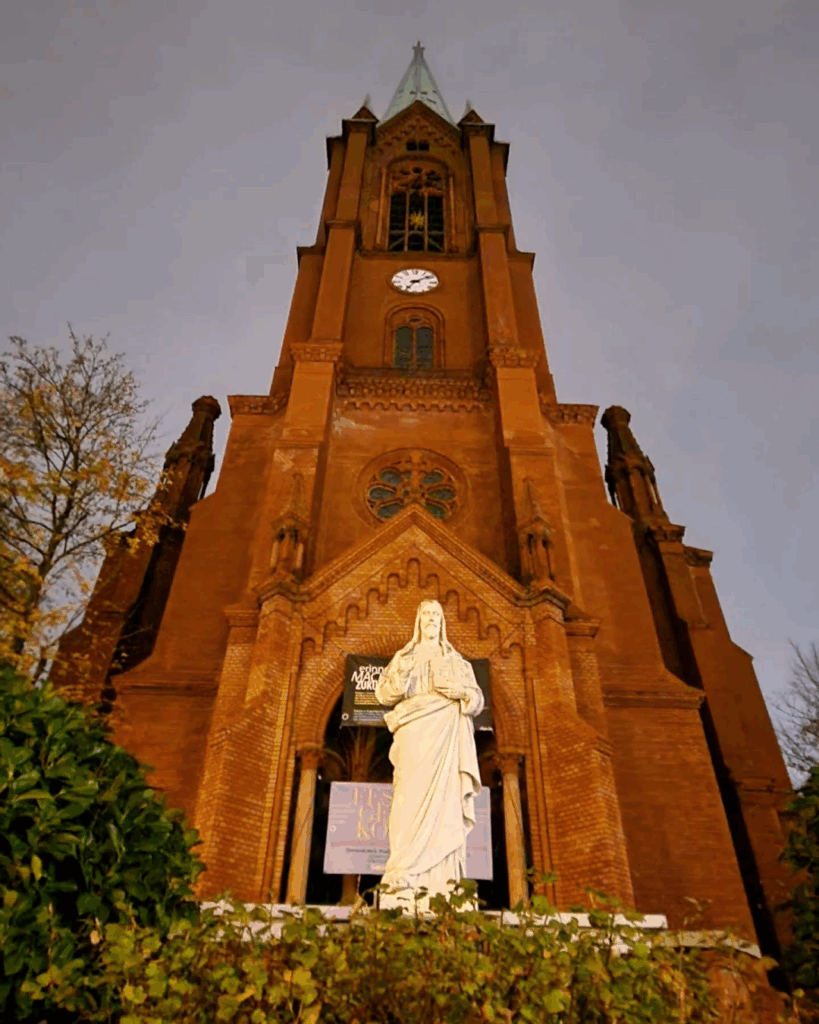 Gethsemanekirche near Schönhauser Allee #Berlin

#Berlin #Germany #photography #BerlinPhotography #photooftheday #city #travel #urbanlife #UrbanPhotography
5 w