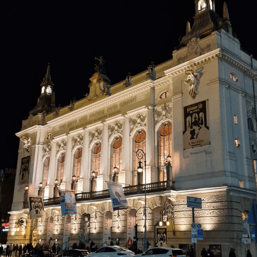 Theater des Westens #Berlin

#Berlin #Germany #photography #BerlinPhotography #photooftheday #city #travel #urbanlife #UrbanPhotography