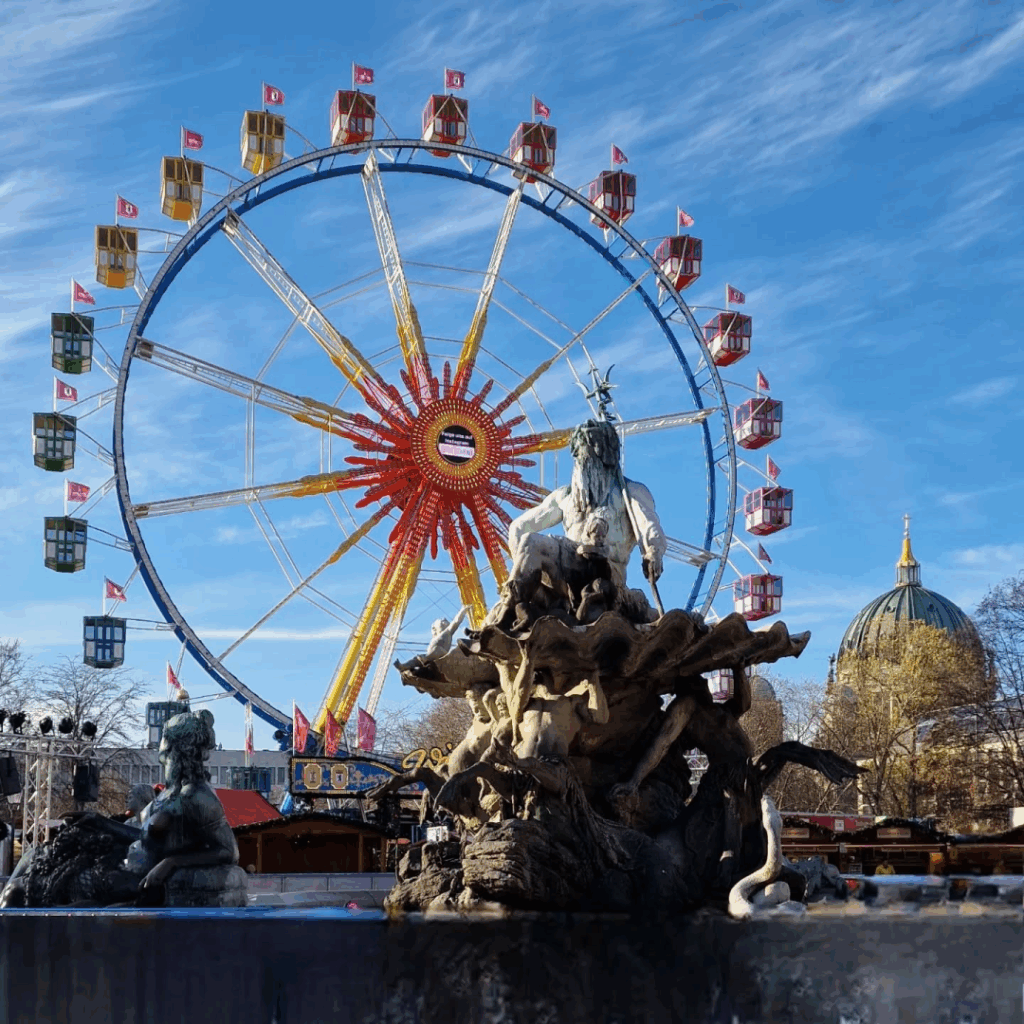 #Neptunbrunnen #NeptunFountain in #Berlin during #Christmas time 🎄 – there is an #icerink going around it and there is a Ferris Wheel – both part of the #Christmasmarket

#Berlin #Germany #photography #BerlinPhotography #photooftheday #city #travel #UrbanPhotography
2 w