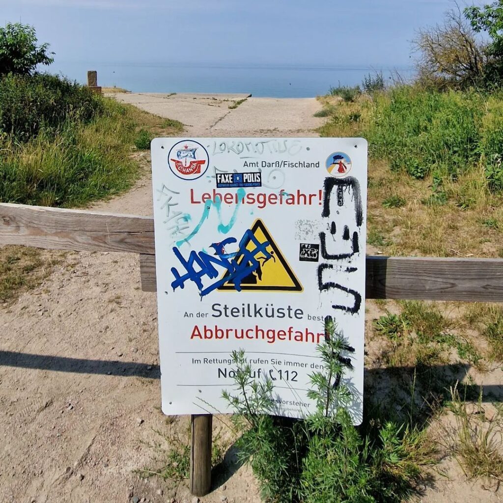 Steilküste #Ahrenshoop, an old bunker on the steep coast plus Ahrenshoop Harbour.