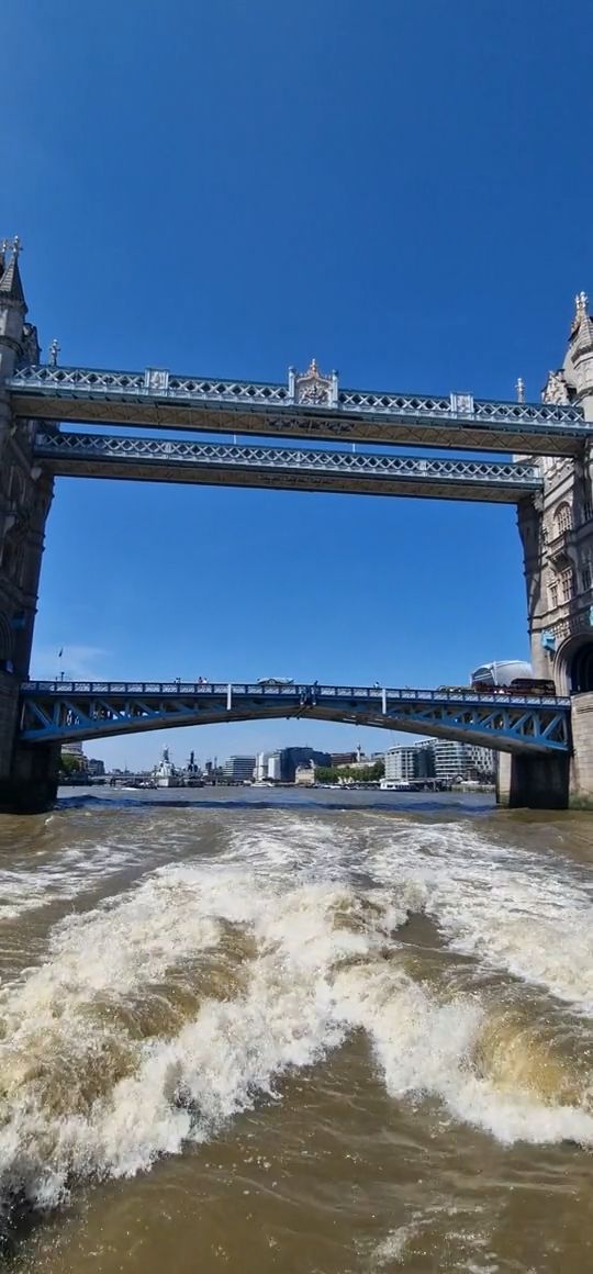 [Video] More London impressions from two days ago – last Wednesday … A ride through Tower Bridge 🌉